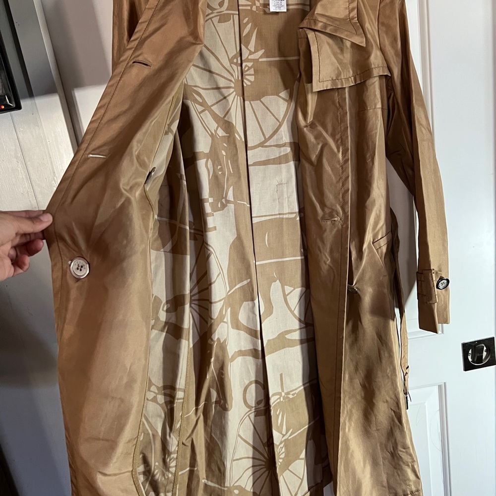 Celine trench coat size 40 light metallic weight trench coat. It’s blended silk. - Picture 6 of 16